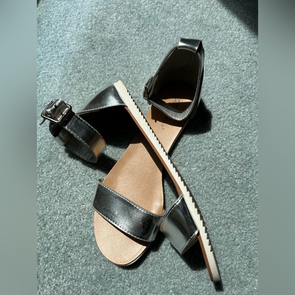 Breckelle’s Joy 23 Silver Sandals - Ankle Strap with Buckle - Picture 6 of 7